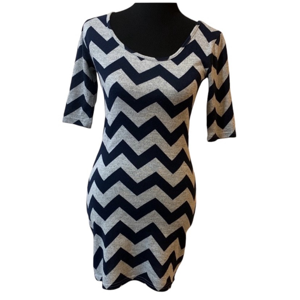 Rue 21 Gray & Navy Blue Chevron Fitted Sweater Dress Women’s Medium